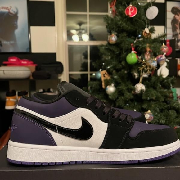NWT Air Jordan 1 Low 'Court Purple' - Picture 3 of 5